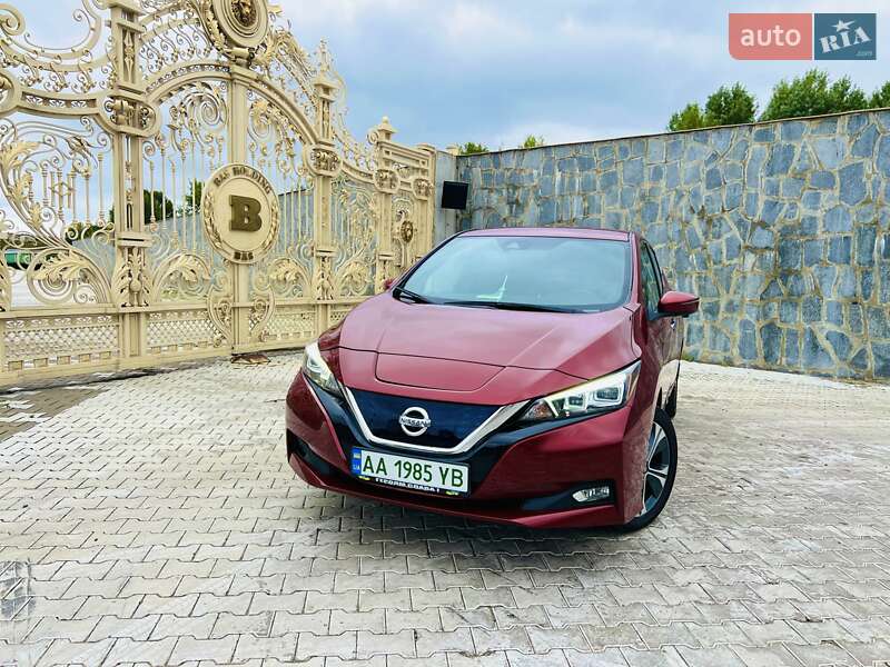 Хэтчбек Nissan Leaf 2018 в Киеве