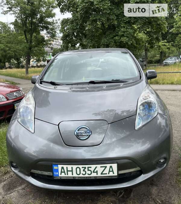 Хетчбек Nissan Leaf 2015 в Києві