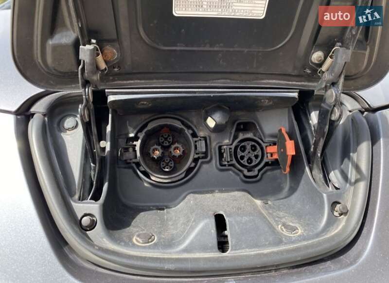 Хетчбек Nissan Leaf 2015 в Києві