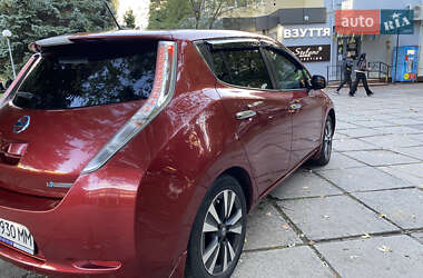 Хэтчбек Nissan Leaf 2015 в Львове