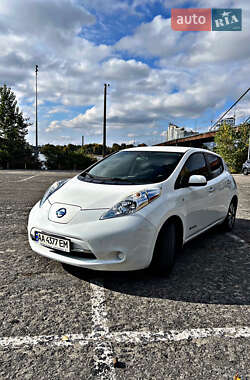 Хетчбек Nissan Leaf 2015 в 