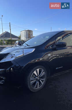 Хэтчбек Nissan Leaf 2017 в 