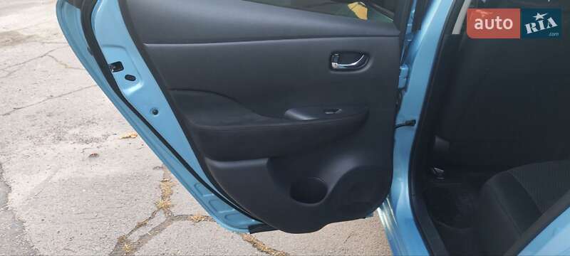 Хетчбек Nissan Leaf 2015 в Кам'янському