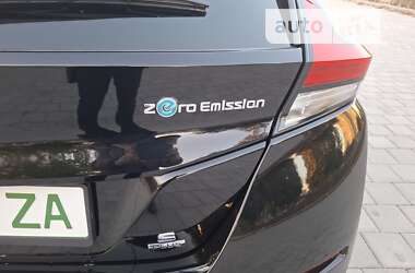 Хэтчбек Nissan Leaf 2021 в 