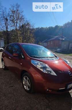 Хетчбек Nissan Leaf 2012 в Чернівцях