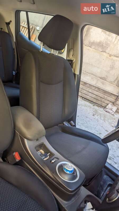 Хэтчбек Nissan Leaf 2014 в Киеве