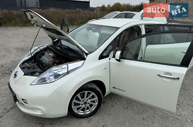 Хэтчбек Nissan Leaf 2011 в Львове