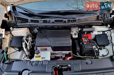 Хэтчбек Nissan Leaf 2019 в 
