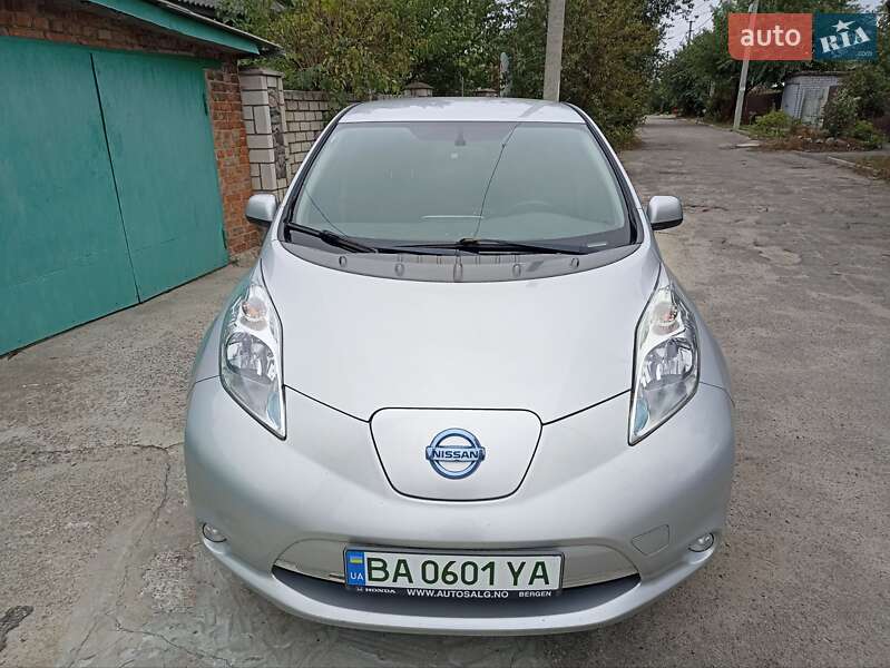 Хэтчбек Nissan Leaf 2014 в Светловодске