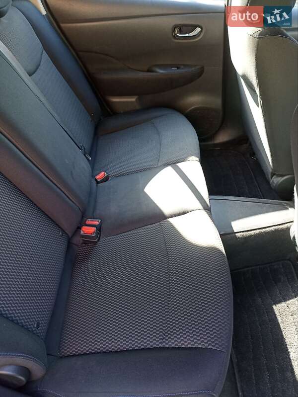 Хэтчбек Nissan Leaf 2014 в Светловодске