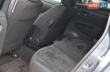 Хетчбек Nissan Leaf 2014 в 