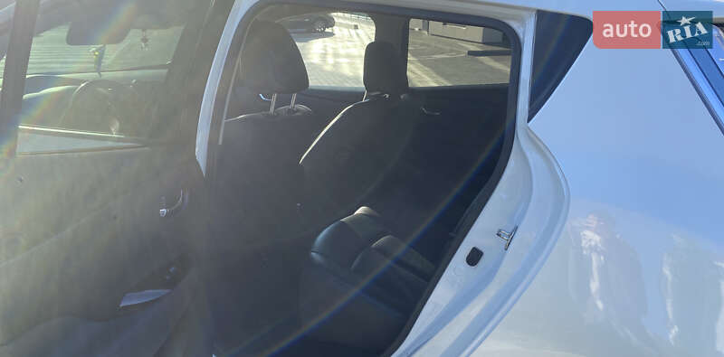 Хэтчбек Nissan Leaf 2014 в Ровно