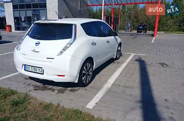 Хэтчбек Nissan Leaf 2015 в Хмельницком