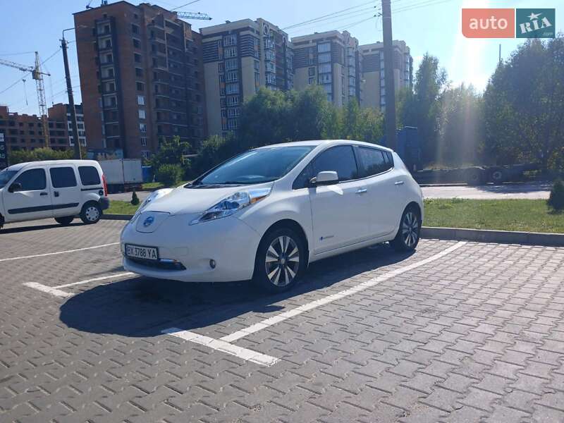 Хэтчбек Nissan Leaf 2015 в Хмельницком