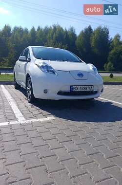 Хэтчбек Nissan Leaf 2015 в Хмельницком