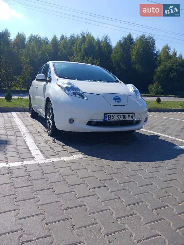 Хэтчбек Nissan Leaf 2015 в Хмельницком