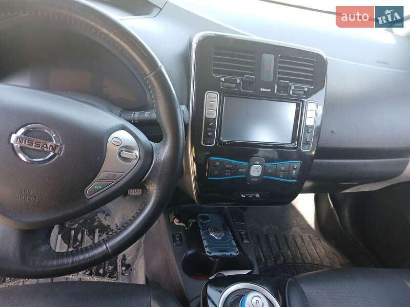 Хэтчбек Nissan Leaf 2015 в Хмельницком