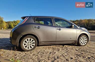 Хэтчбек Nissan Leaf 2015 в Днепре