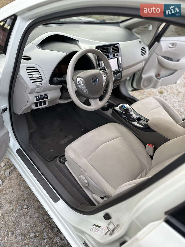 Хетчбек Nissan Leaf 2012 в Житомирі