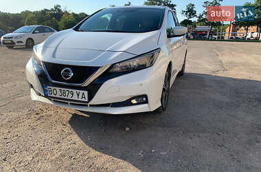 Хэтчбек Nissan Leaf 2019 в 