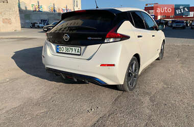 Хэтчбек Nissan Leaf 2019 в 