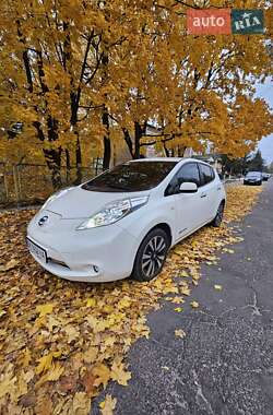 Хэтчбек Nissan Leaf 2016 в Сарнах