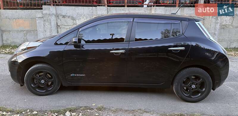 Хэтчбек Nissan Leaf 2013 в Одессе