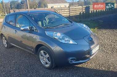 Хэтчбек Nissan Leaf 2013 в 