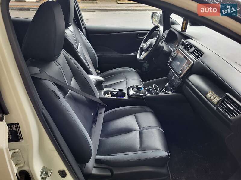 Хэтчбек Nissan Leaf 2019 в Каменском