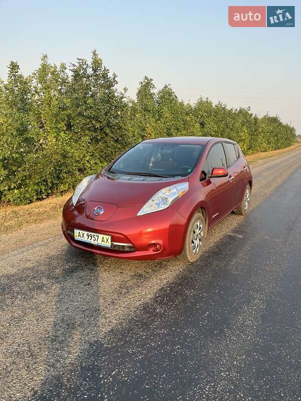 Хэтчбек Nissan Leaf 2013 в Сумах