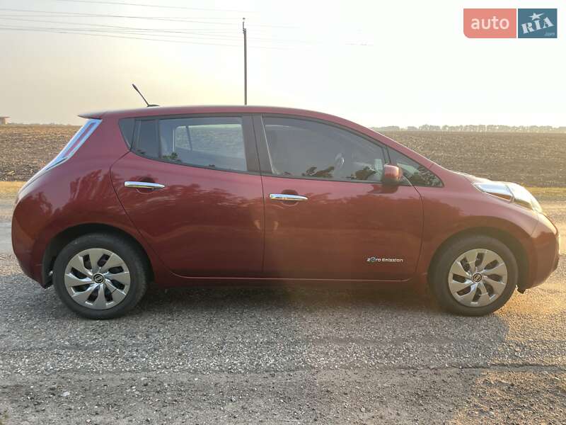 Хэтчбек Nissan Leaf 2013 в Сумах