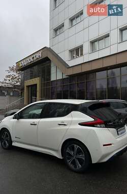 Хетчбек Nissan Leaf 2019 в 