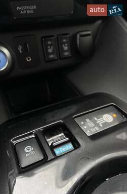 Хетчбек Nissan Leaf 2019 в 
