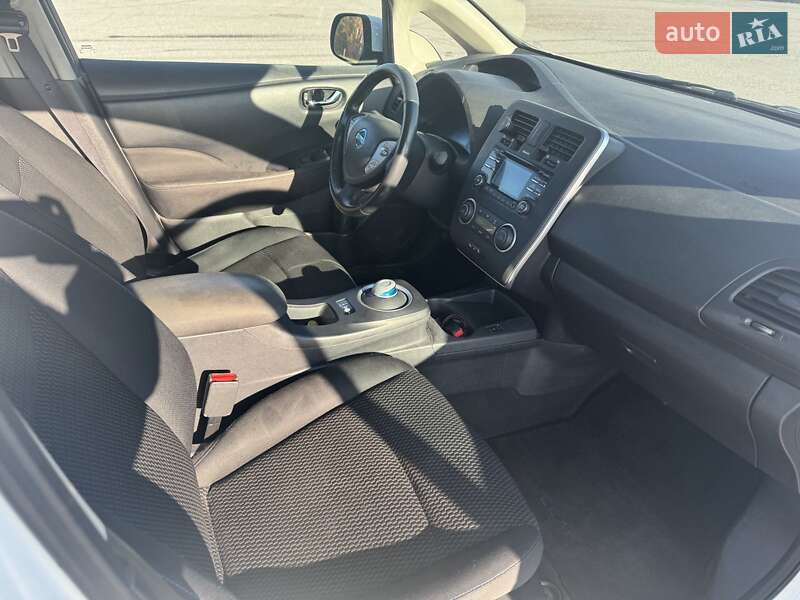 Хэтчбек Nissan Leaf 2014 в Львове