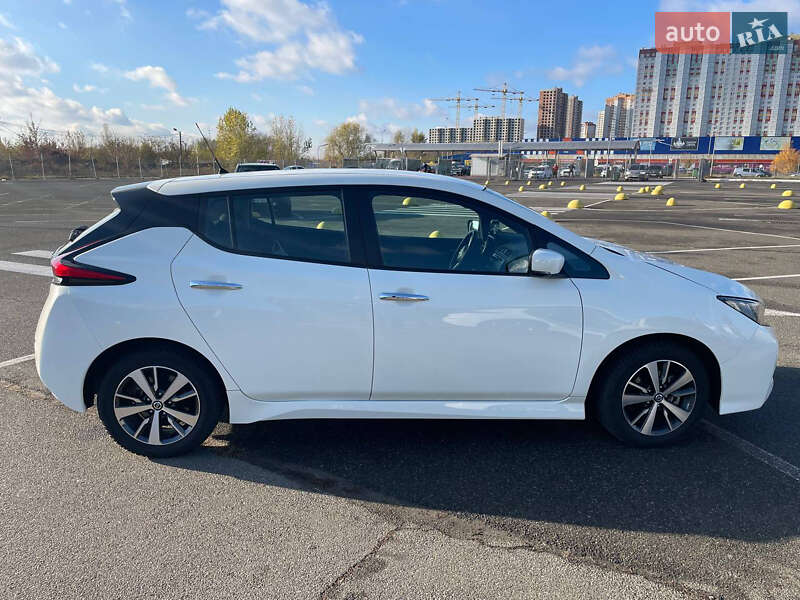 Хэтчбек Nissan Leaf 2019 в Киеве