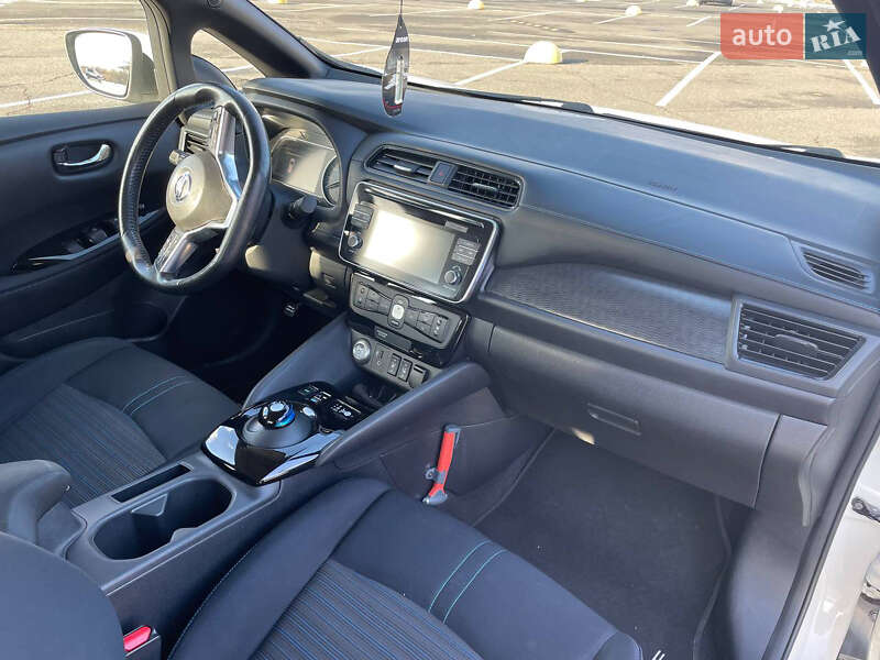 Хэтчбек Nissan Leaf 2019 в Киеве