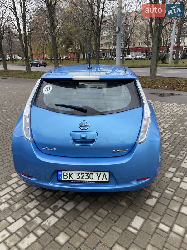 Хэтчбек Nissan Leaf 2011 в Ровно