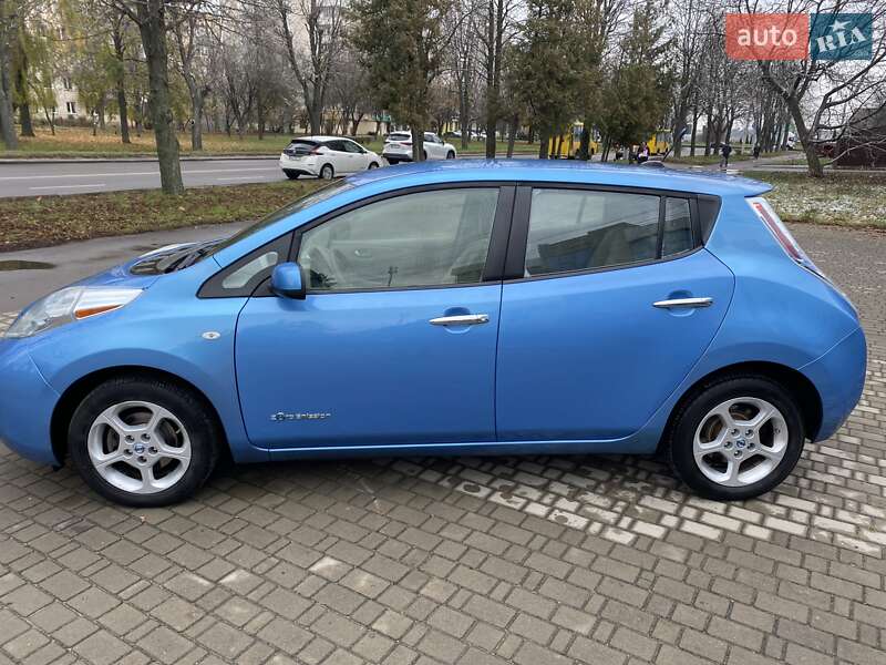 Хэтчбек Nissan Leaf 2011 в Ровно