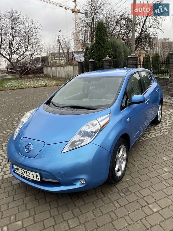 Хэтчбек Nissan Leaf 2011 в Ровно