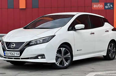 Хэтчбек Nissan Leaf 2019 в 