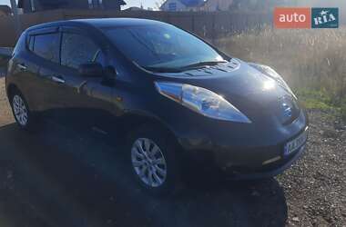 Хэтчбек Nissan Leaf 2013 в 