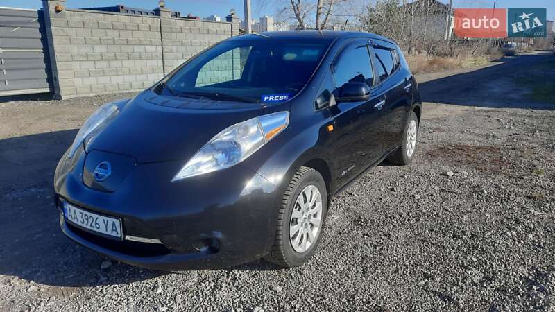 Хэтчбек Nissan Leaf 2013 в 