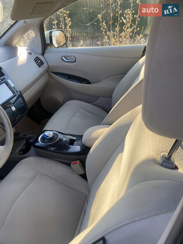 Хэтчбек Nissan Leaf 2011 в Львове