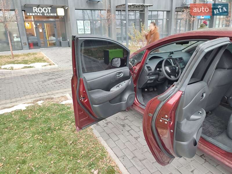 Хэтчбек Nissan Leaf 2017 в Киеве
