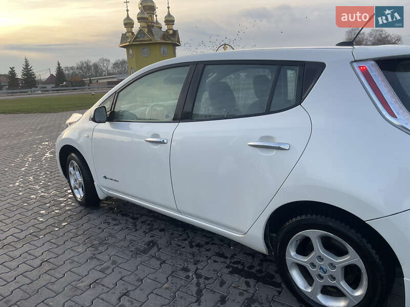 Хетчбек Nissan Leaf 2013 в Чернівцях