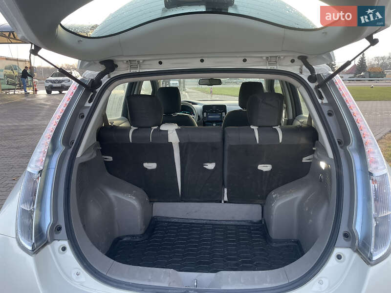 Хетчбек Nissan Leaf 2013 в Чернівцях