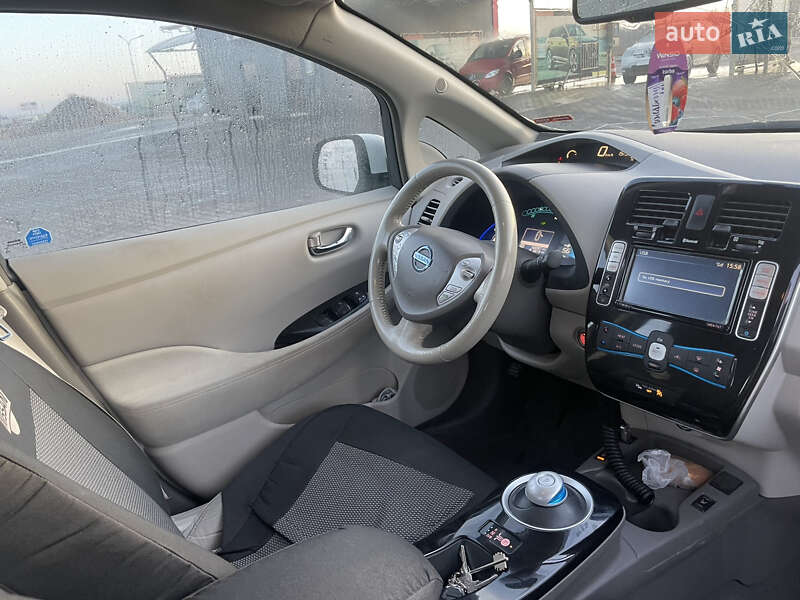 Хетчбек Nissan Leaf 2013 в Чернівцях