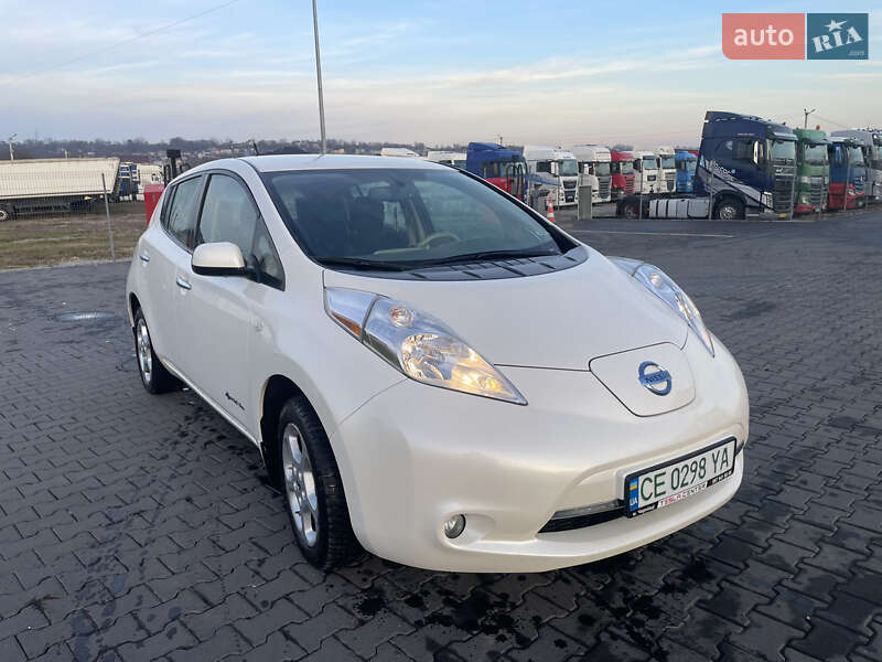 Хетчбек Nissan Leaf 2013 в Чернівцях