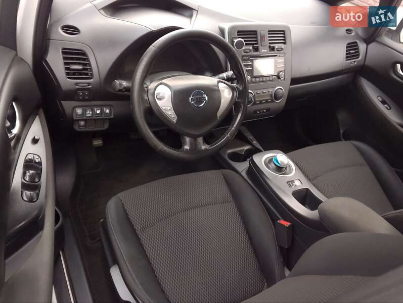 Хэтчбек Nissan Leaf 2013 в Киеве