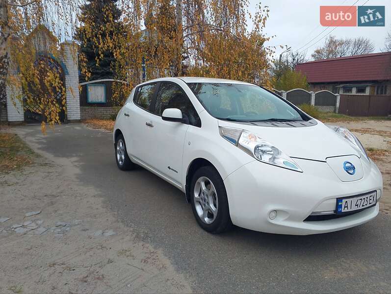 Хэтчбек Nissan Leaf 2013 в Киеве